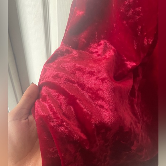 Red velour GUESS asymmetrical dress - Picture 3 of 4